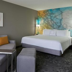 Courtyard By Marriott Toronto Airport